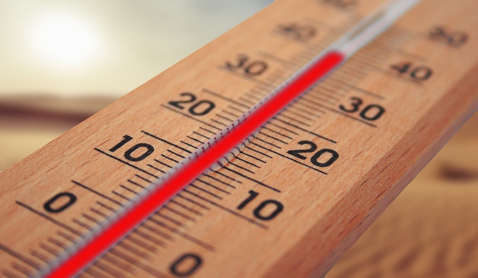 Auf dem Bild ist ein Thermometer zu sehen das die Temperatur von knapp 40 °C anzeigt