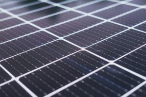 Photovoltaik und Multi-Use-Speicher für Unternehmen